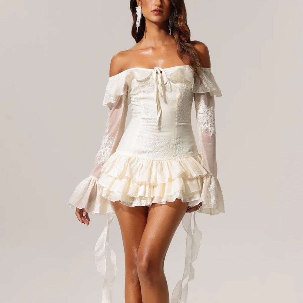 Chic Off-Shoulder Cream Mini Dress